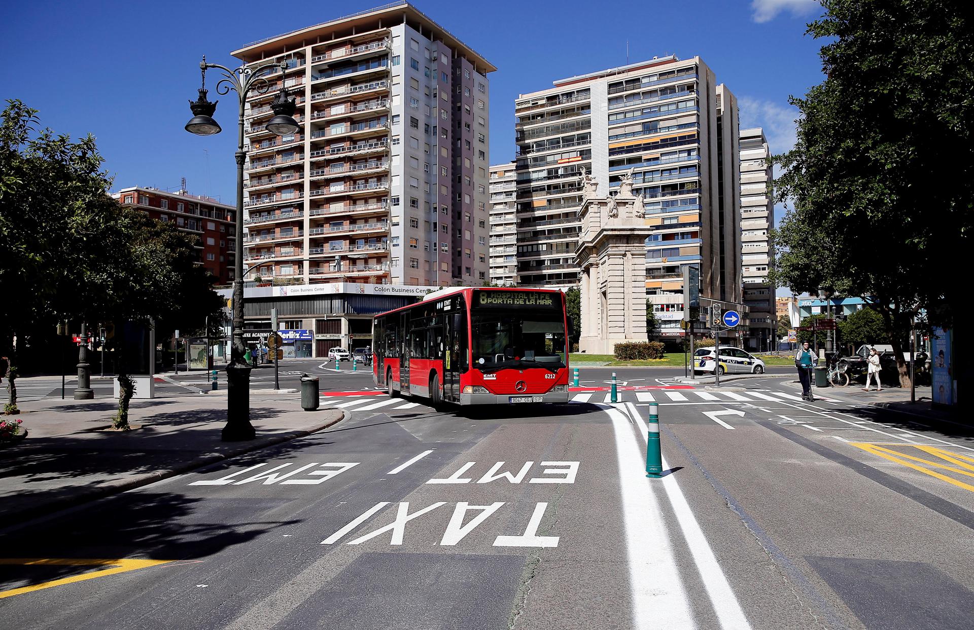 Turistas olvidan a sus hijos en el autobús