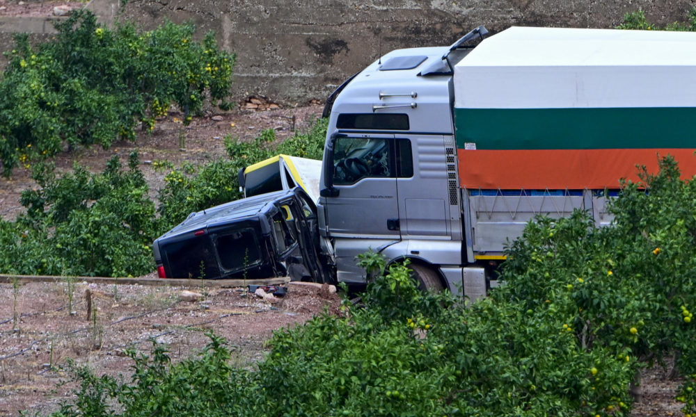 Un camión arrolla y mata a tres personas en Benifairó de les Valls