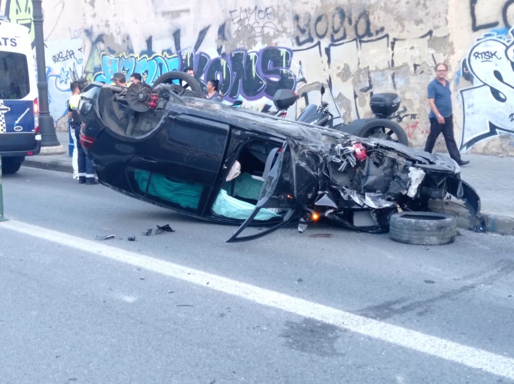 coche se estrella túnel Blanquerías