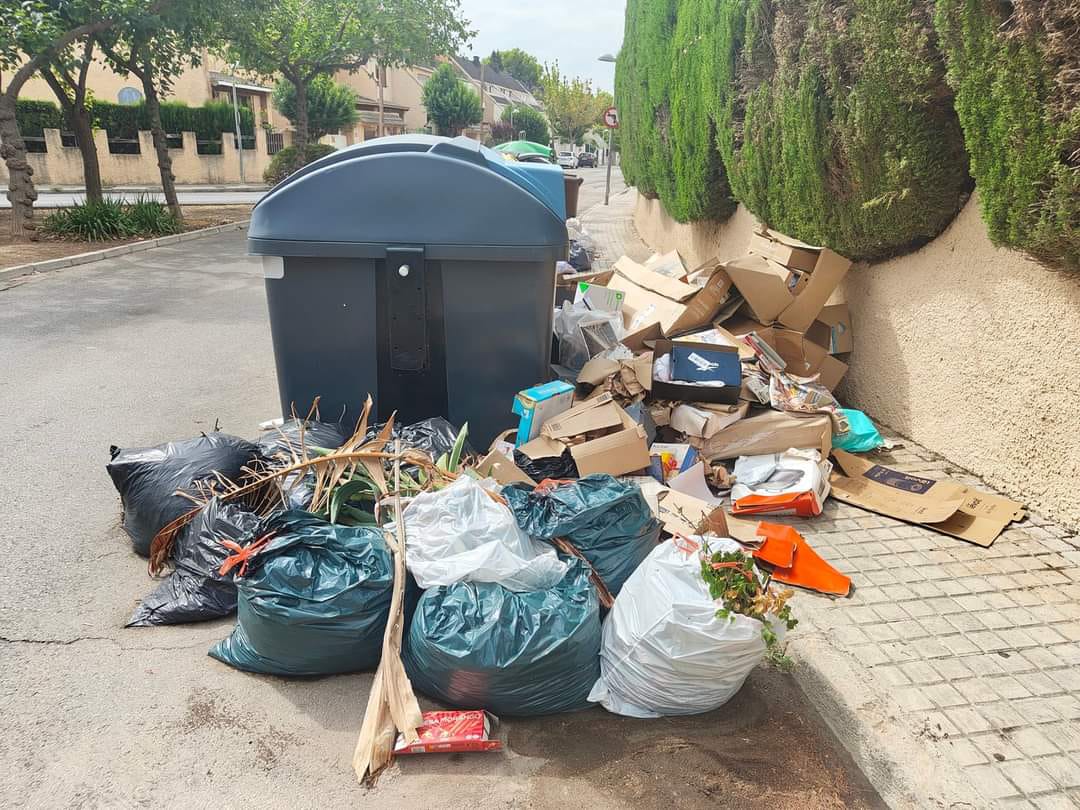 Paterna acumulación basura y plagas