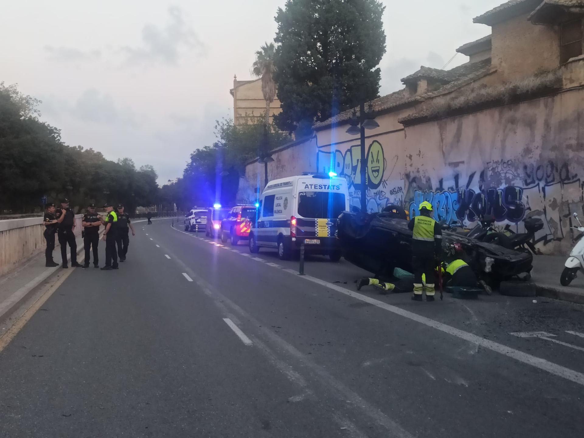 coche se estrella túnel Blanquerías