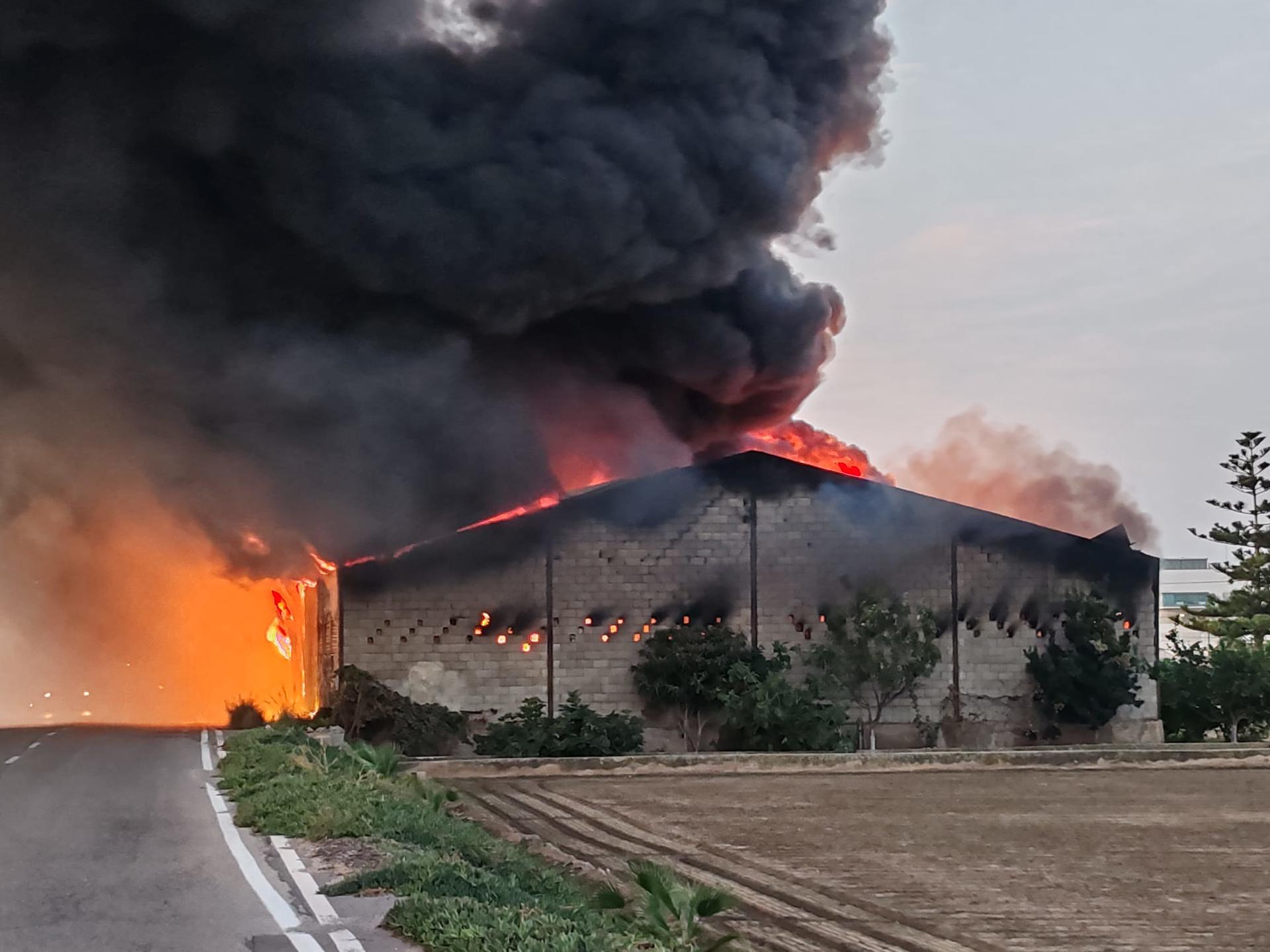 incendio nave València Alboraya