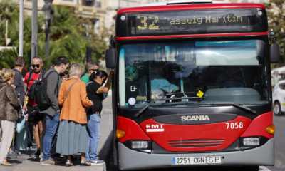 conductor EMT València auxilia mujer agredida por pareja dentro autobús