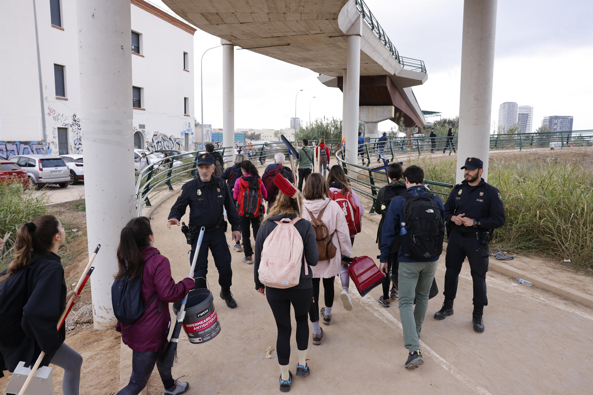 voluntarios intentan saltarse prohibición zonas afectadas DANA