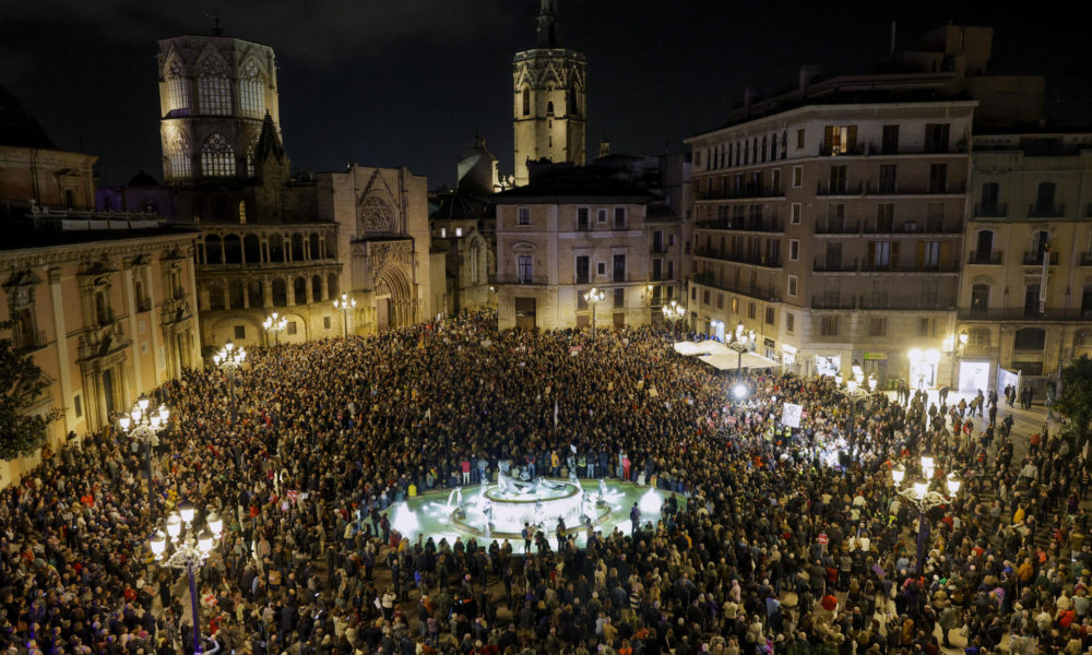 manifestación dimisión Mazón