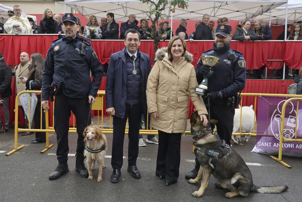 Homenaje a los perros dana