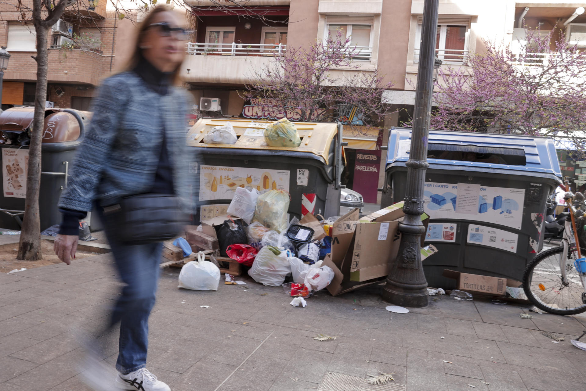 multas València por abandonar muebles en contenedores