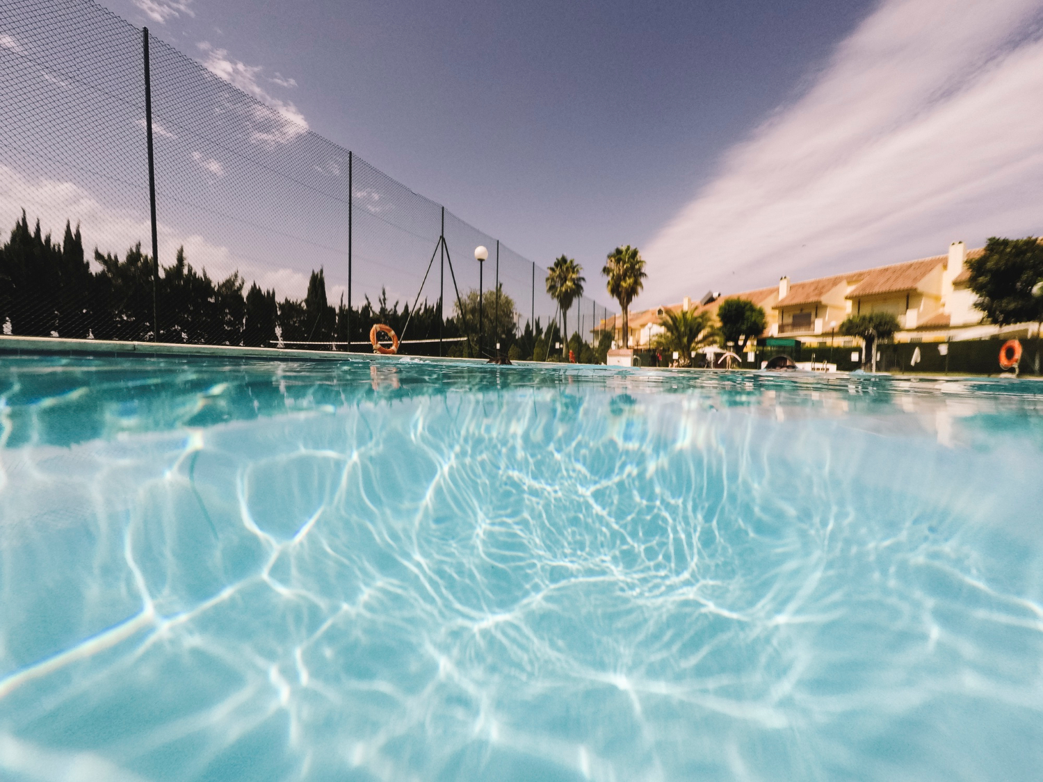 Muere niña tras ahogarse piscina Torrent