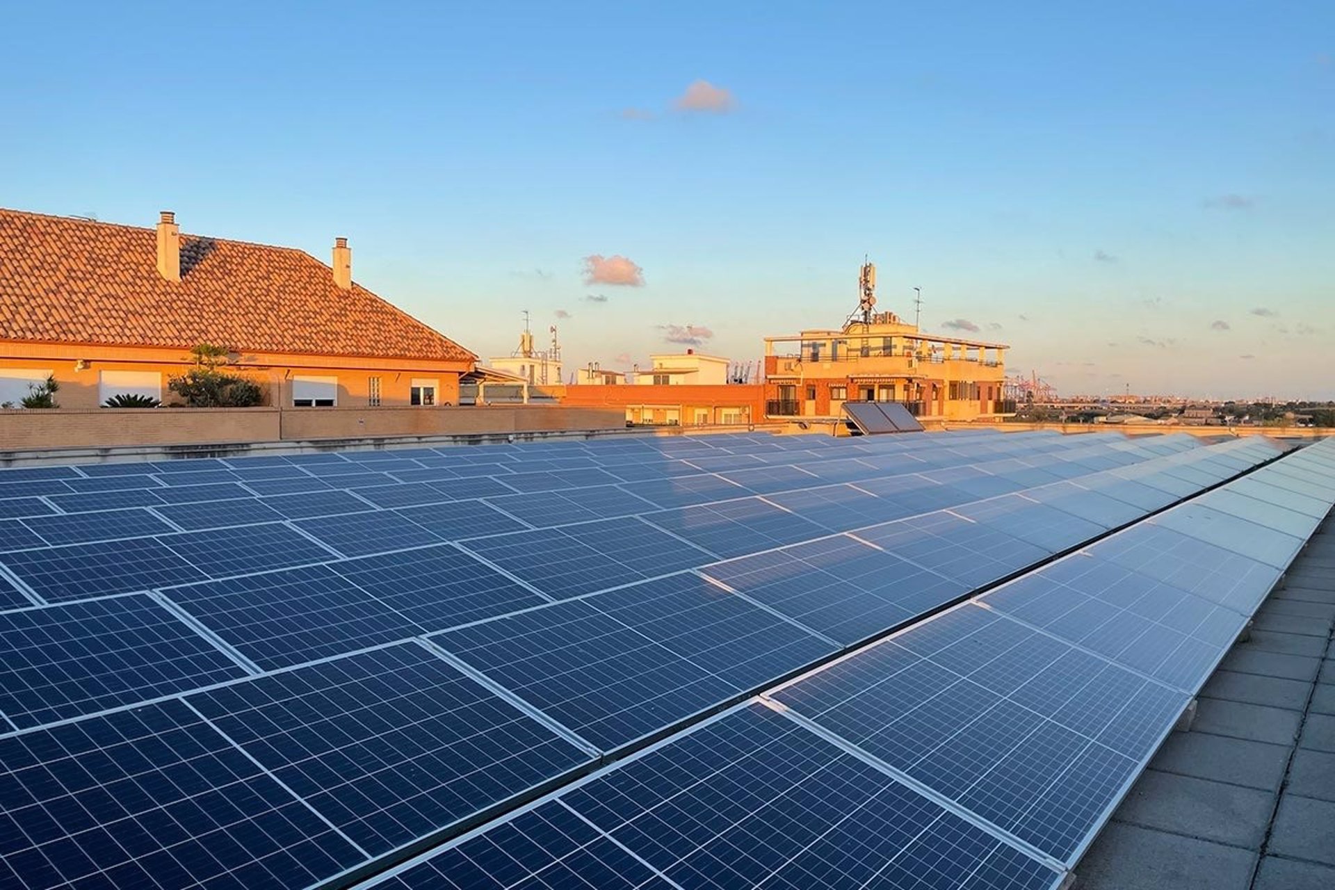 Placas solares edificios València
