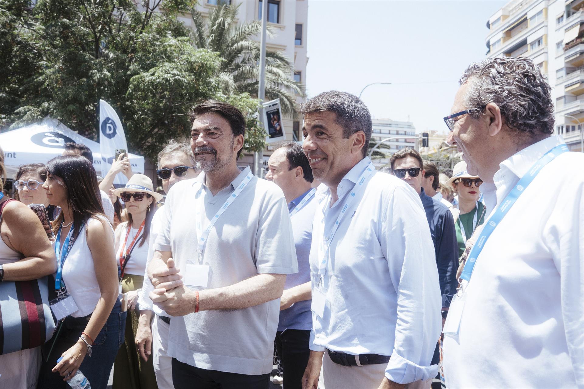 Mazón en las Hogueras de Alicante