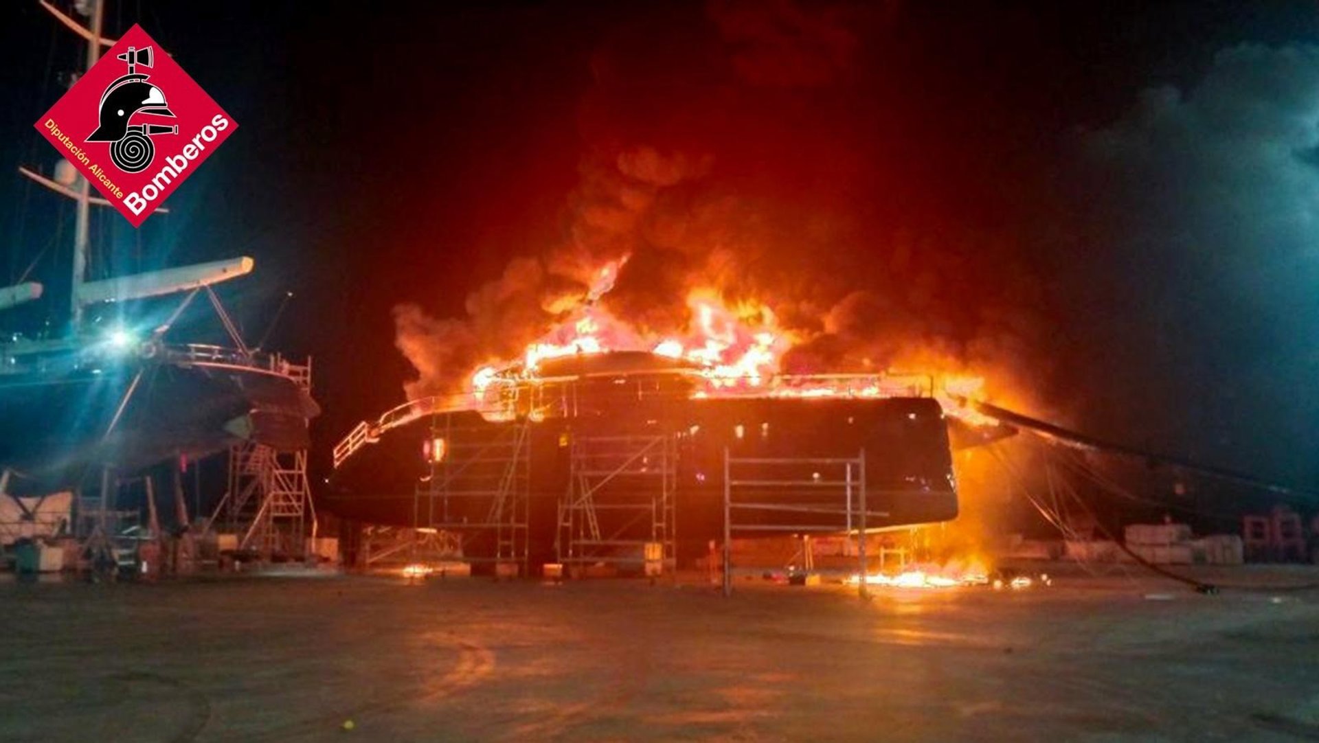 incendio catamarán Denia