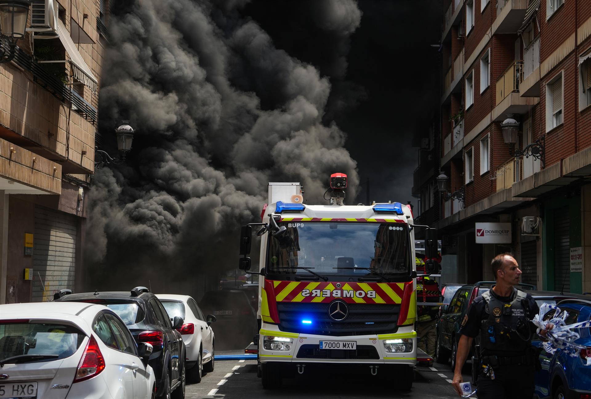 Incendio local avenida puerto valencia