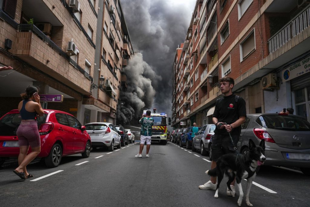 Incendio local avenida puerto valencia