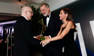 La reina Letizia da una lección de estilo en los premios ABC