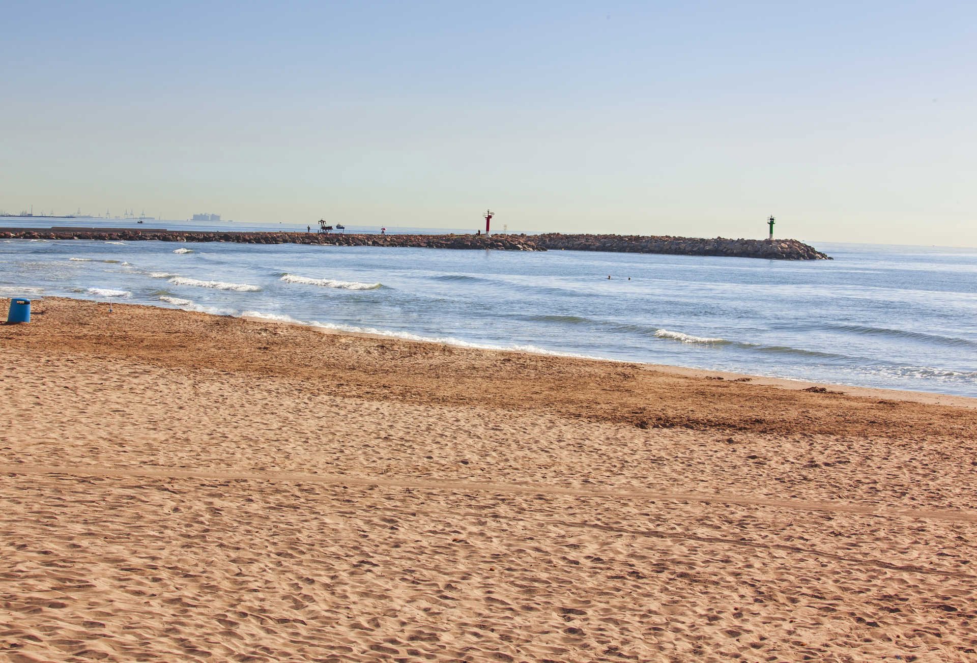 Cerrada playa Port Saplaya