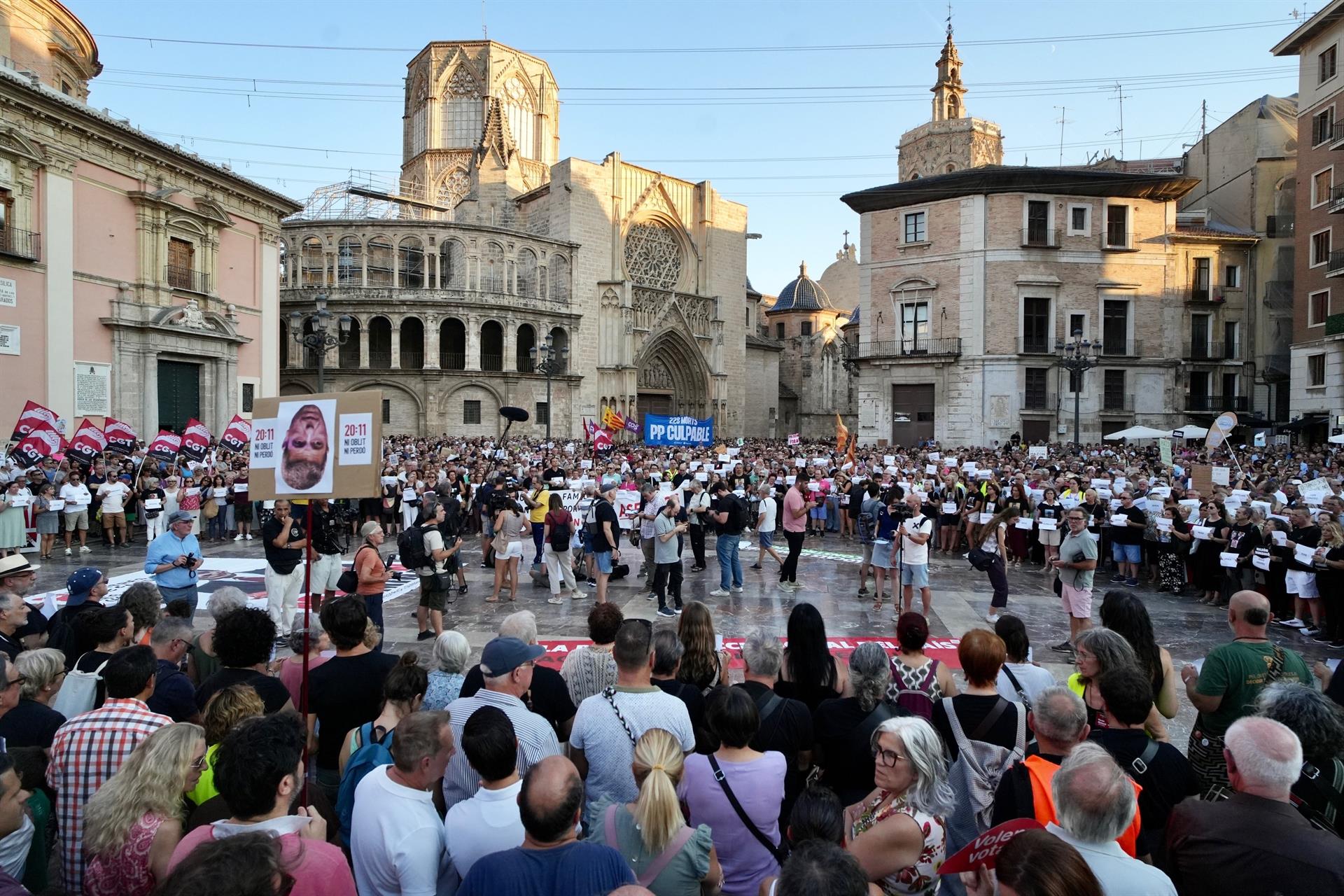 manifestación dimisión Mazón
