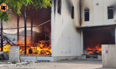 Incendio en Xàtiva: bomberos trabajan en una fábrica de materiales inflamables y Emergencias activa el nivel 0