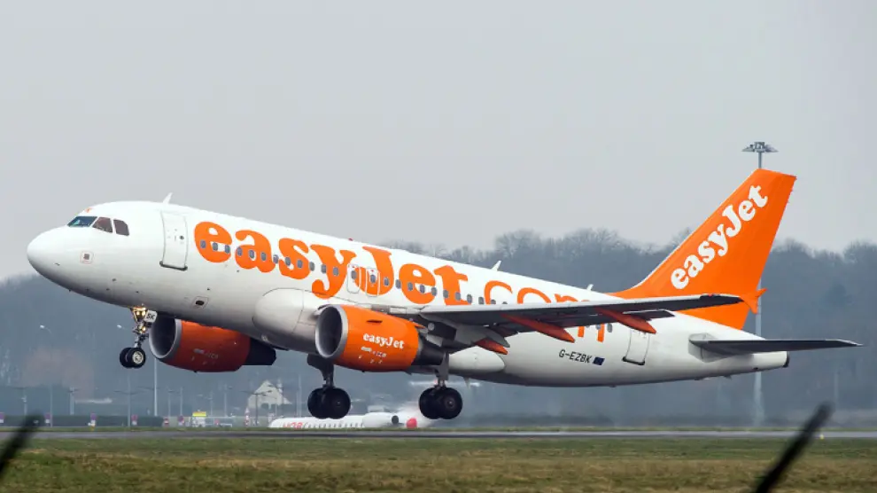 vuelo Alicante pareja emborracha y mantiene relaciones sexuales