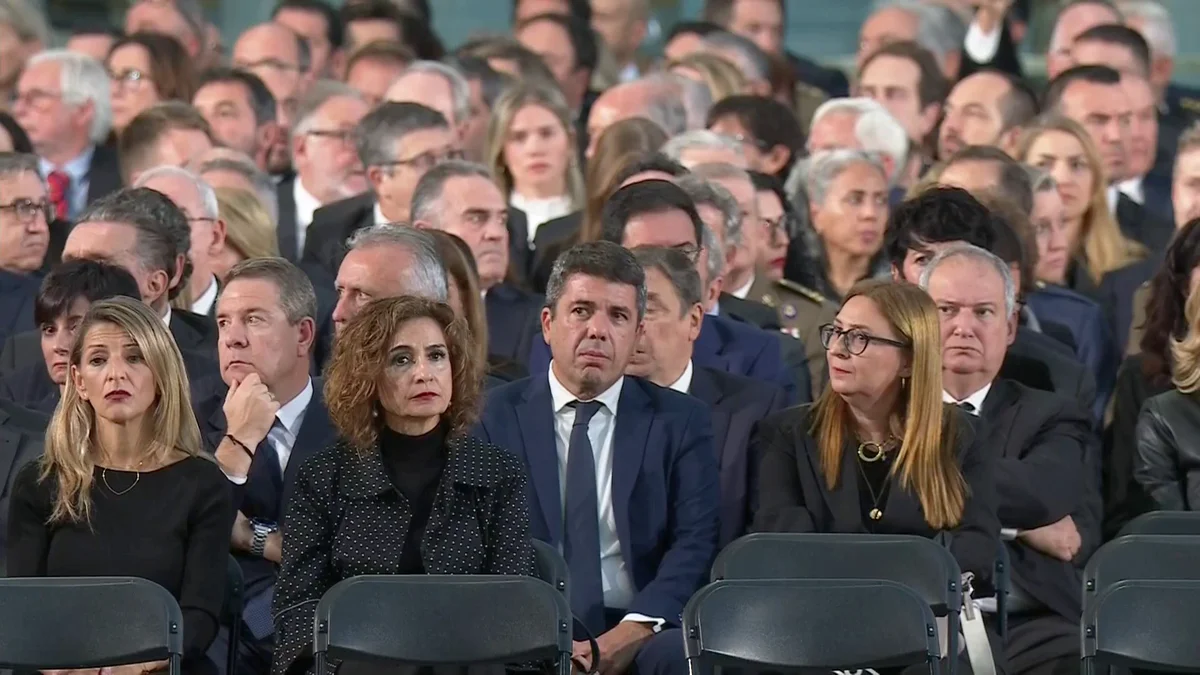 Familiares víctimas increpan Mazón funeral Estado