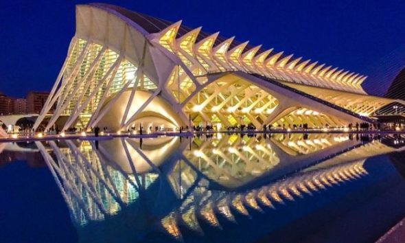 espectáculo luces lago Ciutat Arts Valencia