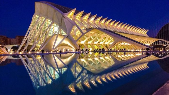 espectáculo luces lago Ciutat Arts Valencia