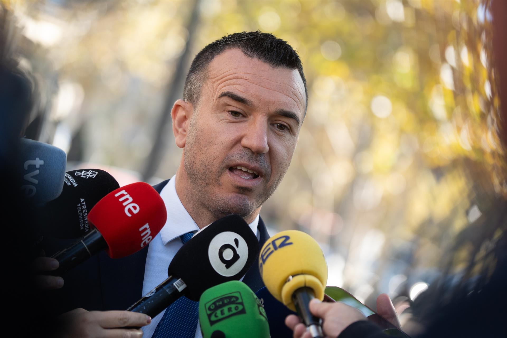 Vicent Mompó Diana Morant escoba