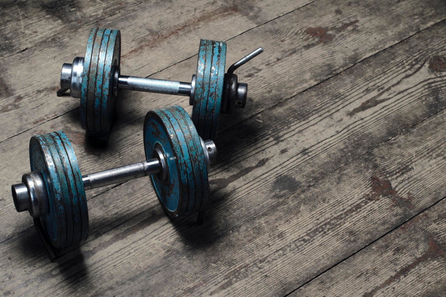 Maximiza tu entrenamiento: guía completa para usar mancuernas