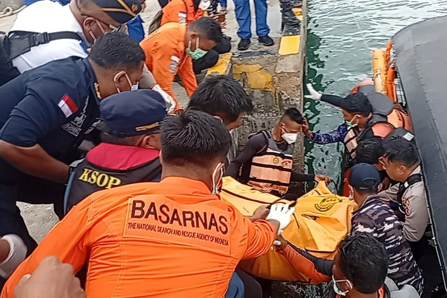 familia valenciana naufragio Indonesia