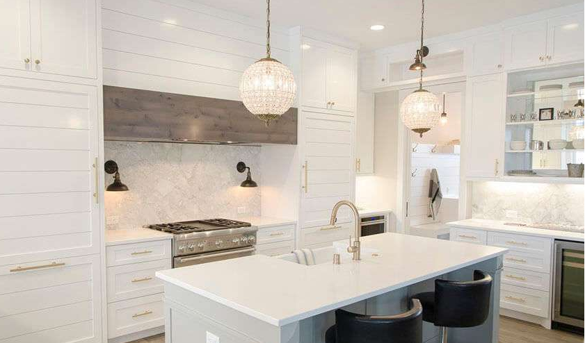 Cómo escoger la pérgola de aluminio perfecta para tu terraza o jardín Tener un espacio exterior bien acondicionado transforma por completo la forma en que disfrutas tu hogar. Una pérgola puede convertirse en el centro de tu terraza o jardín, ya que ofrece sombra, comodidad y un ambiente ideal para descansar o compartir momentos en familia. Entre los distintos materiales disponibles, la pergola de aluminio se posiciona como una de las opciones más prácticas y duraderas.