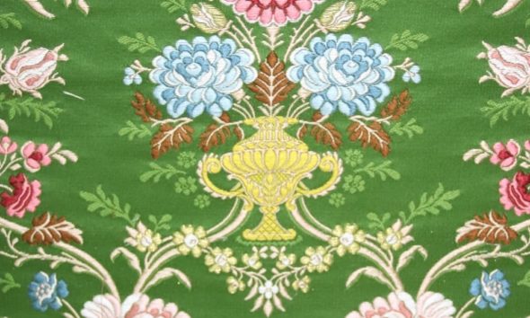 Marta Mercader rinde homenaje a su familia en La Crida con un tejido inspirado en un espolín antiguo