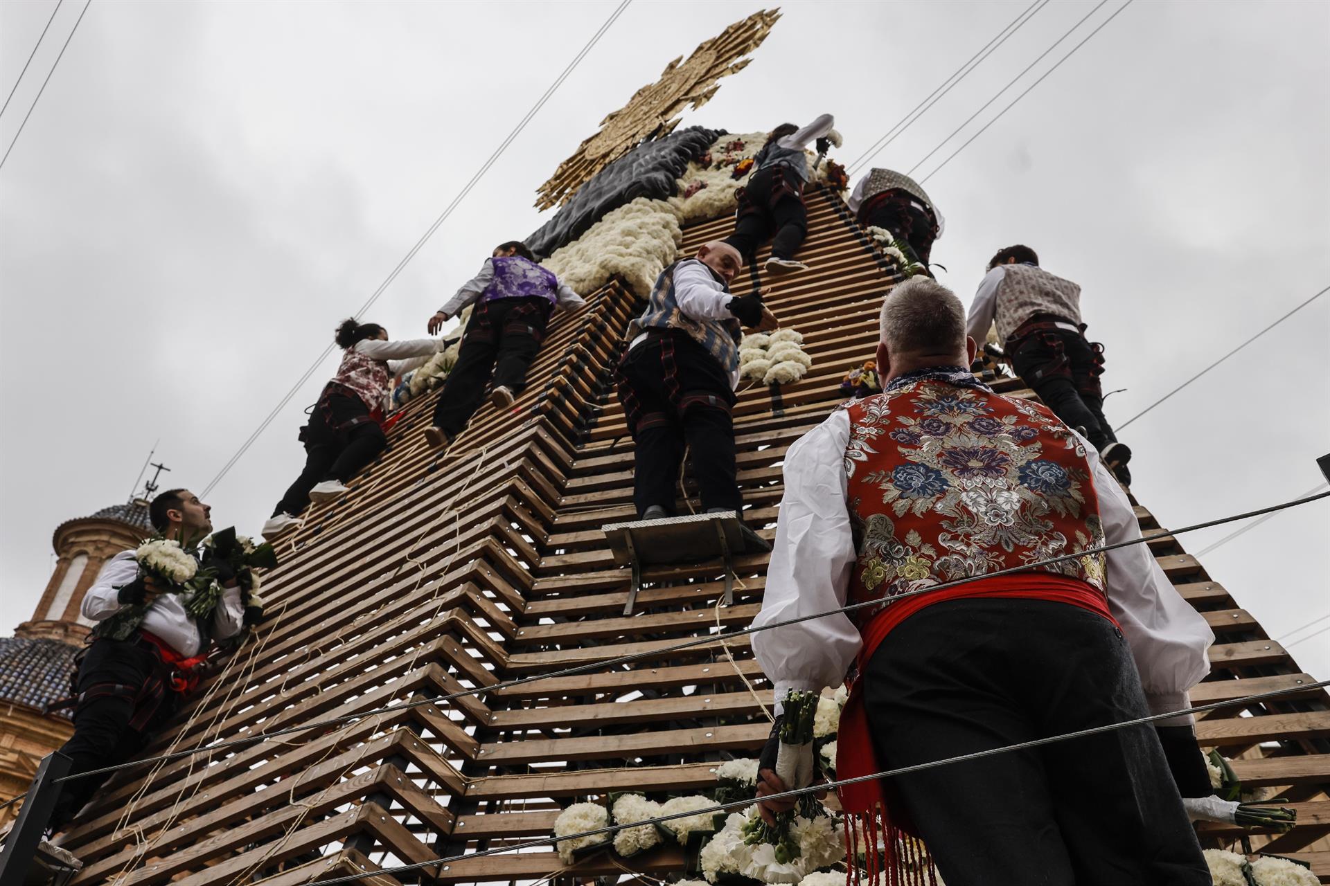 manto floral de la Virgen para la Ofrenda 2026