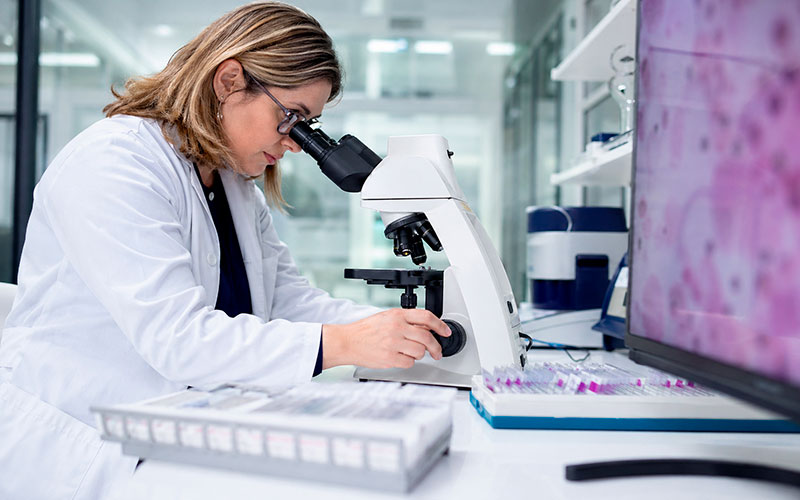 La anatomía patológica gana peso en la medicina moderna ante el avance del diagnóstico de precisión