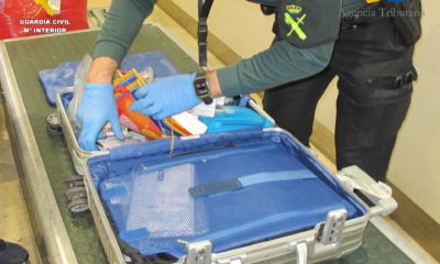 Detenido en el aeropuerto de Valencia con 4 kilos de cocaína ocultos en un doble fondo de su maleta