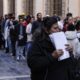 Migrantes en València para lograr los papeles para la regularización: "Si no los tienes todos, te toca rezar" https://officialpress.es/regularizacion-migrantes-espana/