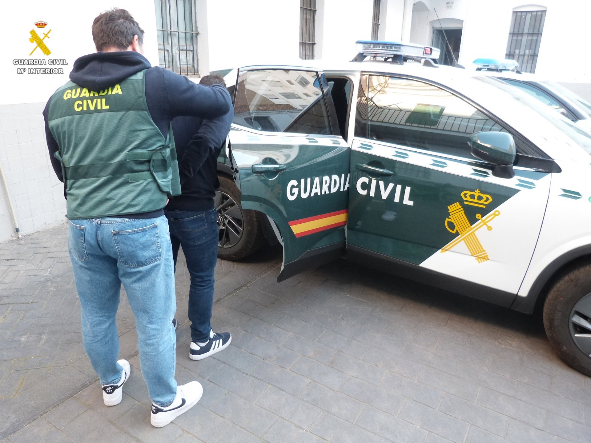 Detenido un preso de permiso tras apuñalar presuntamente a su hermano y atrincherarse en una vivienda de Montserrat