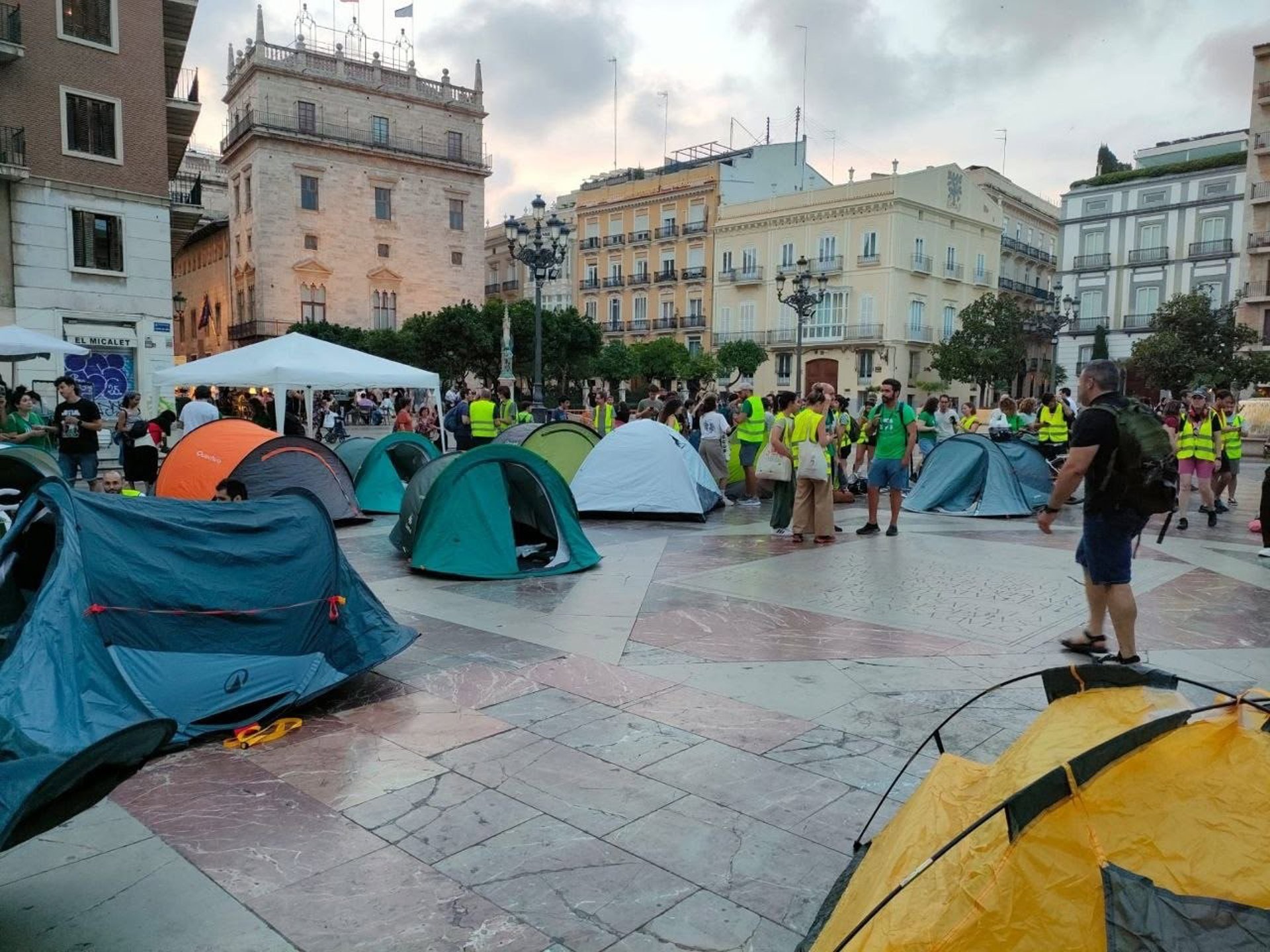 acampada docentes plaza Virgen Valencia