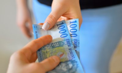 Los valencianos buscan sacar dinero en el extranjero sin comisiones para reducir el presupuesto de sus viajes