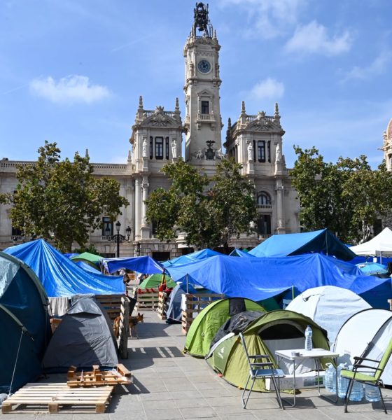 acampada Ayuntamiento Valencia vivienda