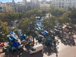 Cancelados los fuegos artificiales del domingo en Valencia por la acampada