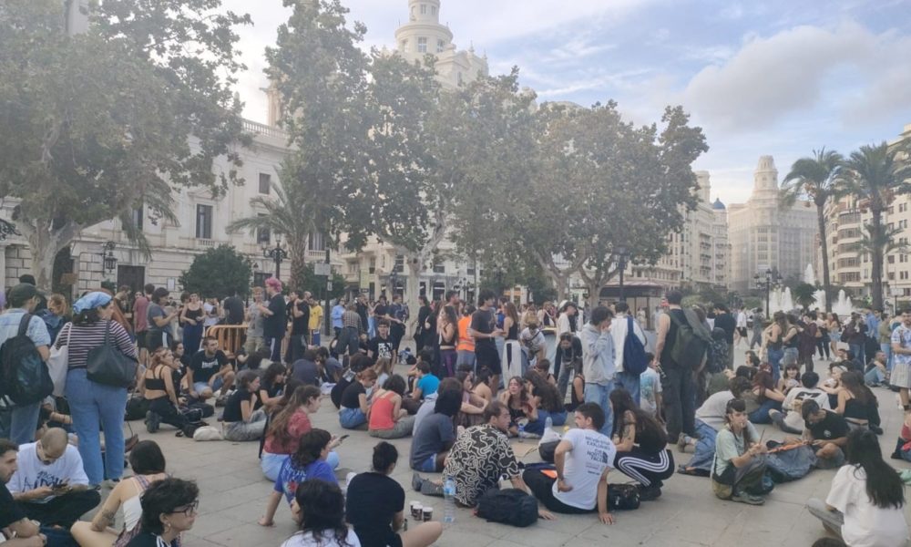 acampada Ayuntamiento Valencia vivienda